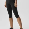 16" Capri-Hose mit High-Waist-Design und Airbrush-Effekt – Schwarz