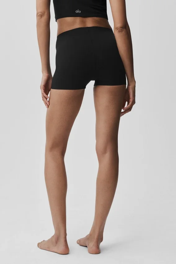 2" Alo Softsculpt Mid-Rise Short – Schwarz