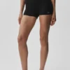 2" Alo Softsculpt Mid-Rise Short – Schwarz