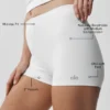 2" Alo Softsculpt Mid-Rise Short – Weiß