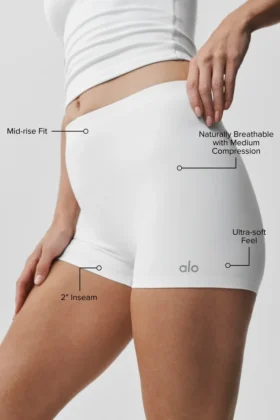 2″ Alo Softsculpt Mid-Rise Short – Weiß