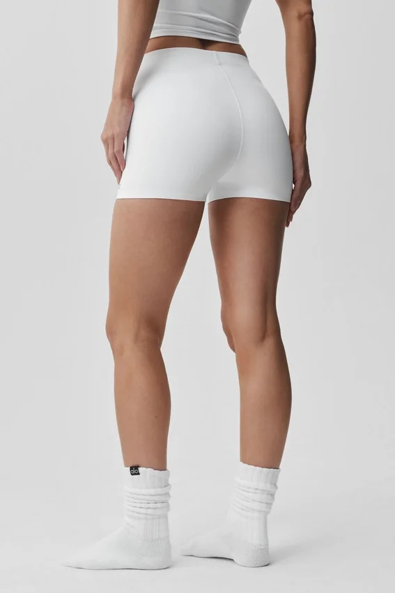 2" Alo Softsculpt Mid-Rise Short – Weiß