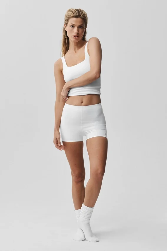 2" Alo Softsculpt Mid-Rise Short – Weiß