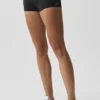 3" Alo Softsculpt Low-Rise Foldover-Shorts – Schwarz