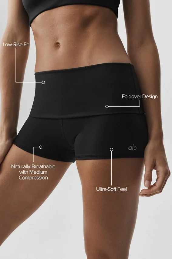 3" Alo Softsculpt Low-Rise Foldover-Shorts – Schwarz