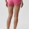 3" Alo Softsculpt Low-Rise-Shorts mit umgeschlagenem Bund – Paradise Pink