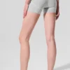 4“ High-Waist Alosoft Heart Throb Shorts – Athletic Heather Grey/Weiß