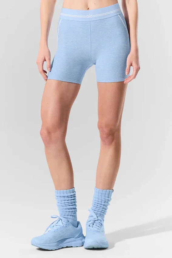 4” High-Waist Alosoft Heart Throb Shorts – Seashell Blue Heather/Weiß