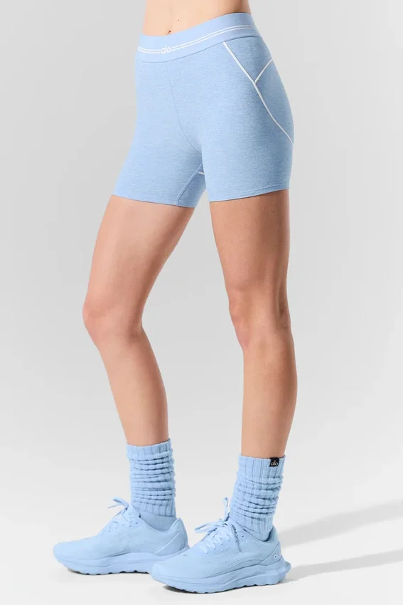 4” High-Waist Alosoft Heart Throb Shorts – Seashell Blue Heather/Weiß