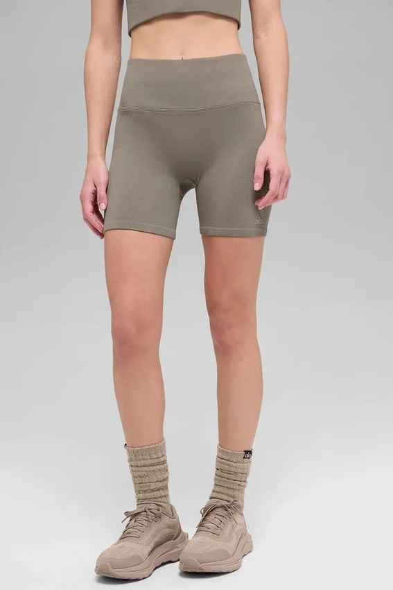 5" Nahtlose gerippte „Favorite“-Shorts – Light Cocoa