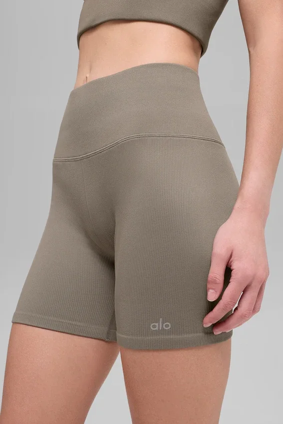 5" Nahtlose gerippte „Favorite“-Shorts – Light Cocoa