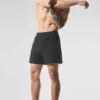 5" Repetition Shorts – Schwarz