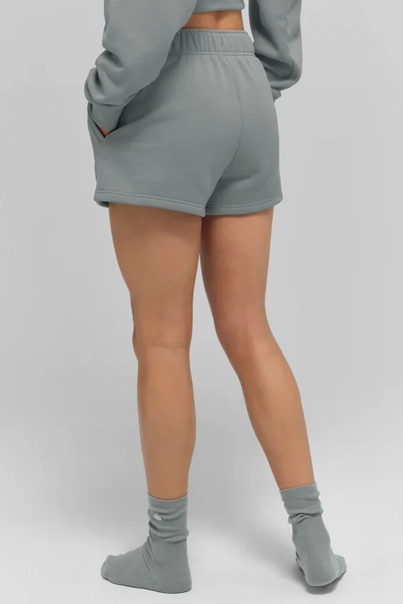 Accolade Shorts – Mondgrau