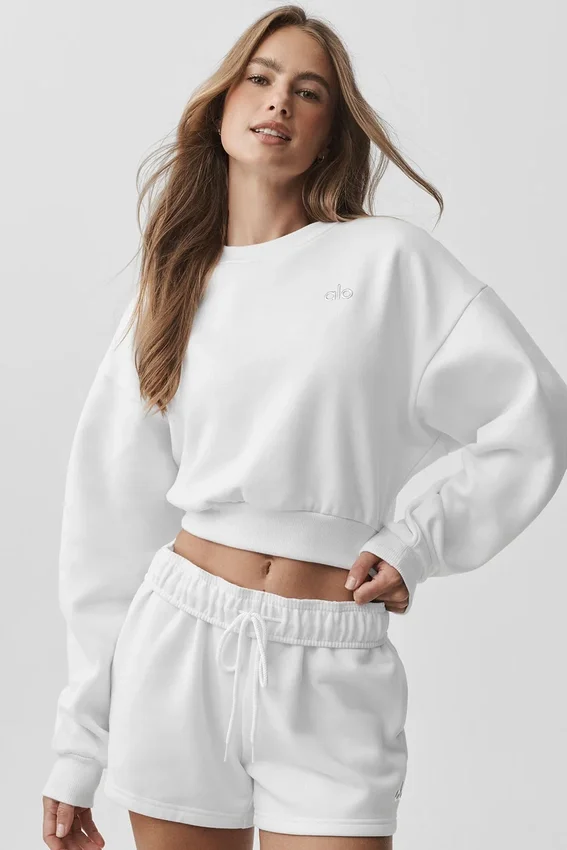 Accolade-Sweatshirt mit Rundhalsausschnitt in verkürzter Passform – Weiß