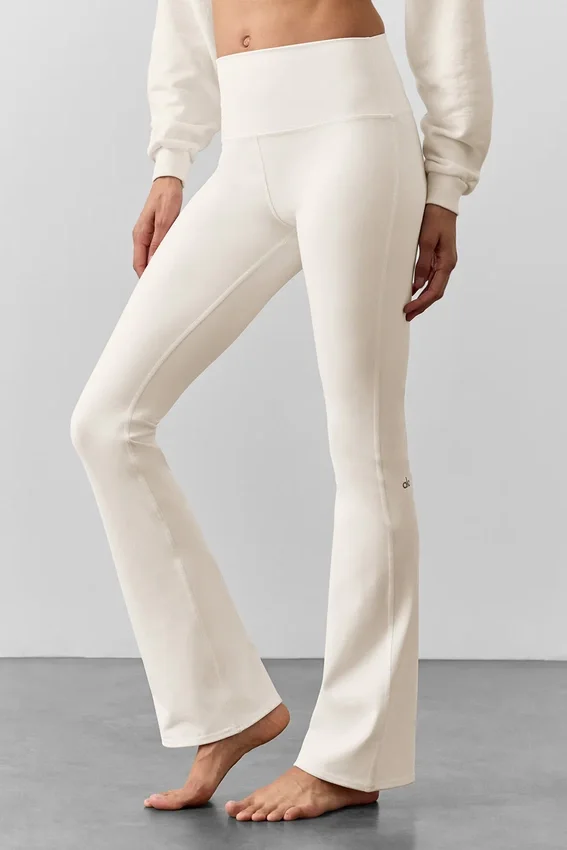 Airbrush-Leggings mit High-Waist-Taille und Bootcut-Schnitt – Elfenbein