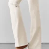 Airbrush-Leggings mit High-Waist-Taille und Bootcut-Schnitt – Elfenbein