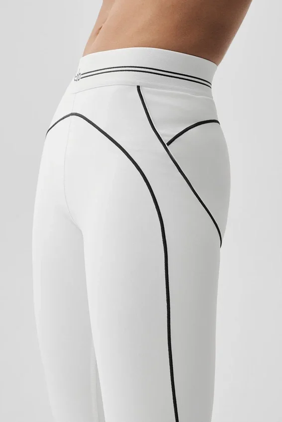 Airbrush Leggings mit High-Waist und Herzmotiv – Weiß/Schwarz