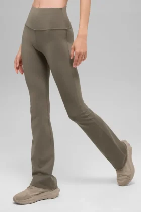 Airbrush Leggings mit hoher Taille und Bootcut-Schnitt – Hellkakao