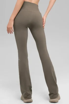 Airbrush Leggings mit hoher Taille und Bootcut-Schnitt – Hellkakao