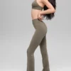 Airbrush Leggings mit hoher Taille und Bootcut-Schnitt – Hellkakao