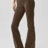 Airbrush Leggings mit niedriger Leibhöhe und Bootcut-Schnitt – Espresso