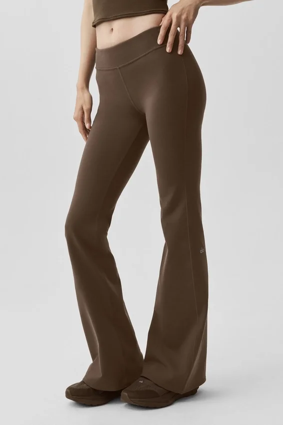 Airbrush Leggings mit niedriger Leibhöhe und Bootcut-Schnitt – Espresso