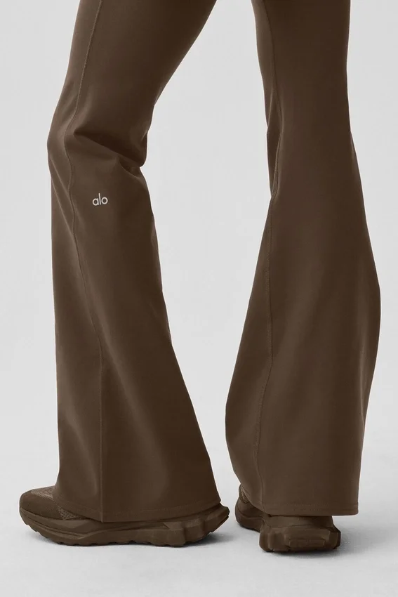 Airbrush Leggings mit niedriger Leibhöhe und Bootcut-Schnitt – Espresso