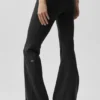 Airbrush Low-Rise Bootcut-Leggings – Schwarz