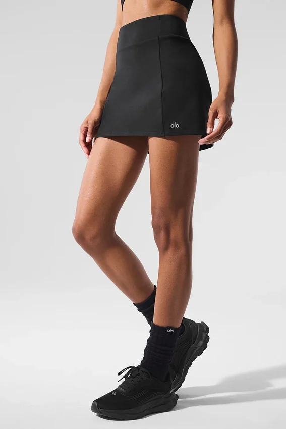 Airbrush-Tennisrock „Good Form“ mit High-Waist-Taille – Schwarz