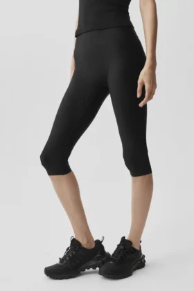 Airlift High-Waist Sleek Capri – Schwarz