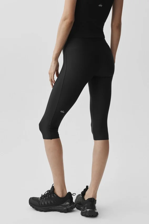 Airlift High-Waist Sleek Capri – Schwarz