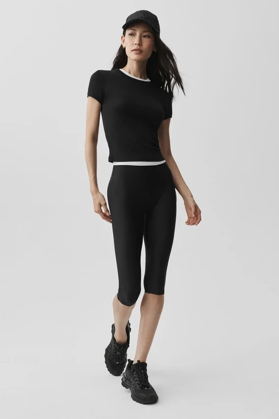 Airlift High-Waist Sleek Capri – Schwarz