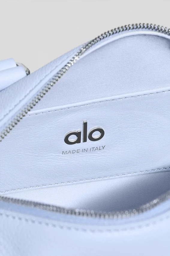 Alo Mini Voyage – Hellblaues Provence-Leder