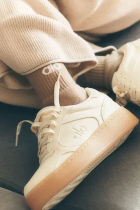 Alo Recovery Mode Sneaker – Clay