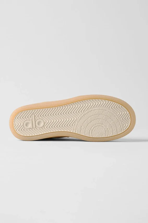 Alo Recovery Mode Sneaker – Clay
