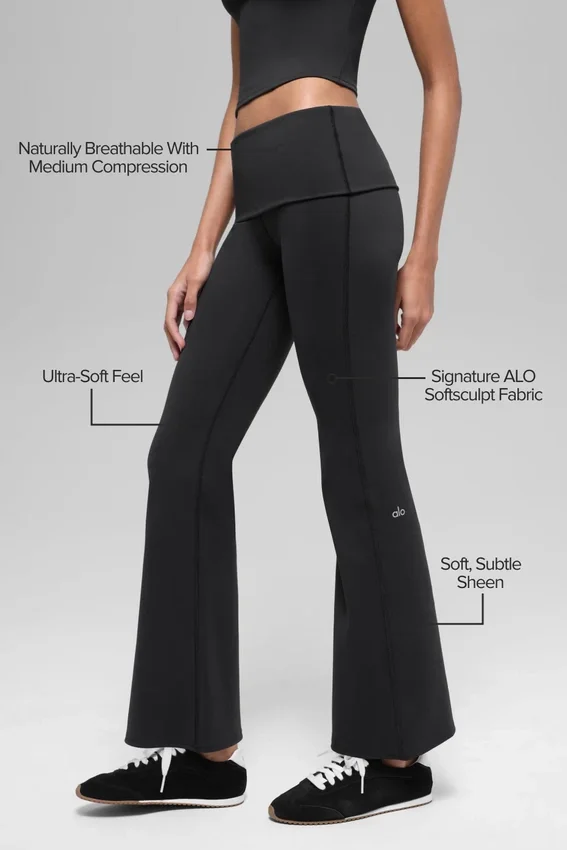 Alo Softsculpt 7/8-Leggings mit umgeschlagenem, ausgestelltem Bein – Schwarz