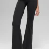 Alo Softsculpt 7/8-Leggings mit umgeschlagenem, ausgestelltem Bein – Schwarz