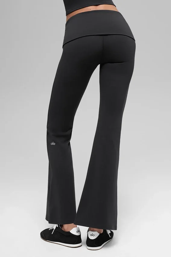 Alo Softsculpt 7/8-Leggings mit umgeschlagenem, ausgestelltem Bein – Schwarz