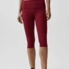 Alo Softsculpt Capri-Hose mit umgeschlagenem Bund und niedriger Leibhöhe – Summer Romance Red