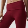 Alo Softsculpt Capri-Hose mit umgeschlagenem Bund und niedriger Leibhöhe – Summer Romance Red
