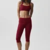Alo Softsculpt Capri-Hose mit umgeschlagenem Bund und niedriger Leibhöhe – Summer Romance Red