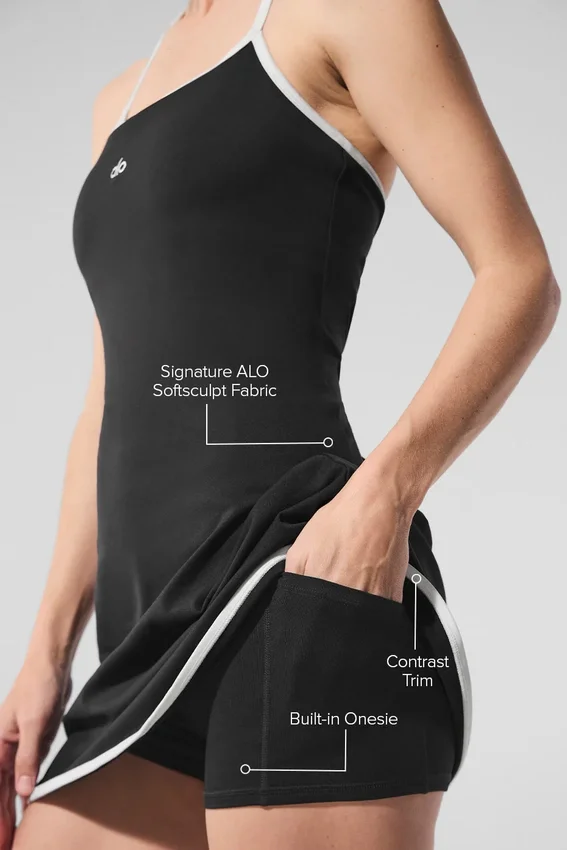 Alo Softsculpt Halter-Tennis-Kleid – Schwarz/Weiß