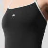 Alo Softsculpt Halter-Tennis-Kleid – Schwarz/Weiß