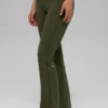 Alo Softsculpt High-Waist 7/8 Bootcut Leggings – Olivgrün