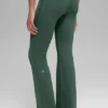 Alo Softsculpt Leggings mit umgeschlagenem Bund und ausgestelltem Bein – Clover Green