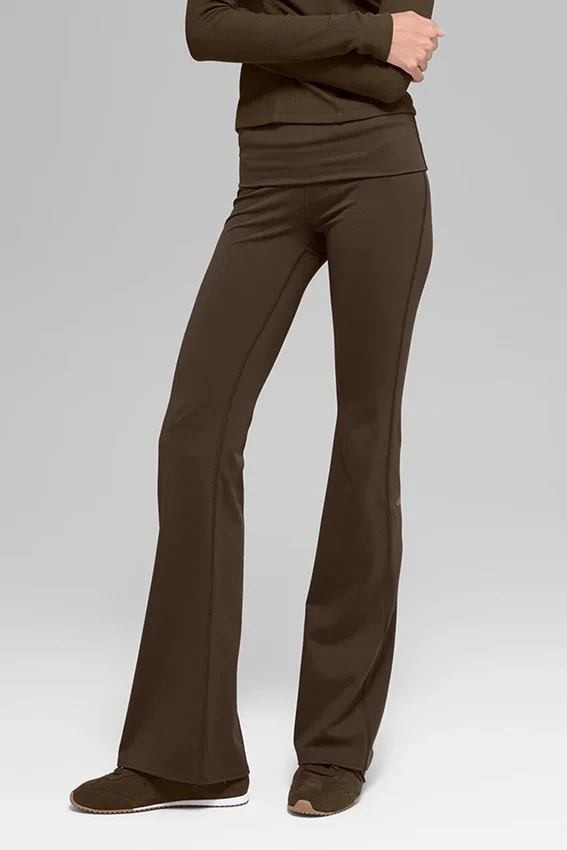Alo Softsculpt Leggings mit umgeschlagenem Saum und ausgestelltem Bein – Espresso