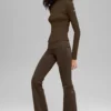 Alo Softsculpt Leggings mit umgeschlagenem Saum und ausgestelltem Bein – Espresso