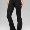 Alo Softsculpt Leggings mit umgeschlagenem Saum und ausgestelltem Bein – Schwarz