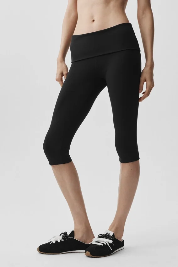Alo Softsculpt Low-Rise Foldover Capri – Schwarz