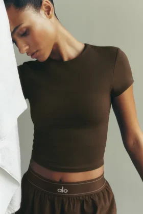 Alo Softsculpt Precision Kurzarmshirt – Espresso